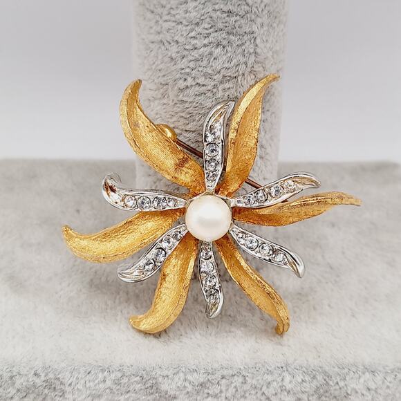 Judy Lee Gold Silver Flower Brooch Faux Pearl Rhinestone Vintage Pin - Picture 3 of 8